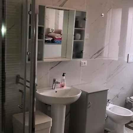 アパート Zevio Home