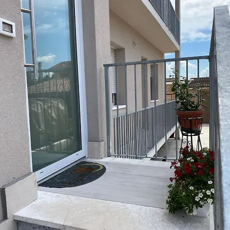 아파트 Zevio Home