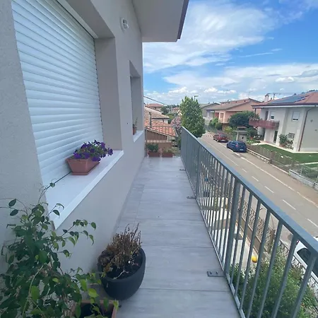 Zevio Home アパート