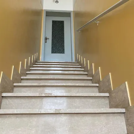 アパート Zevio Home